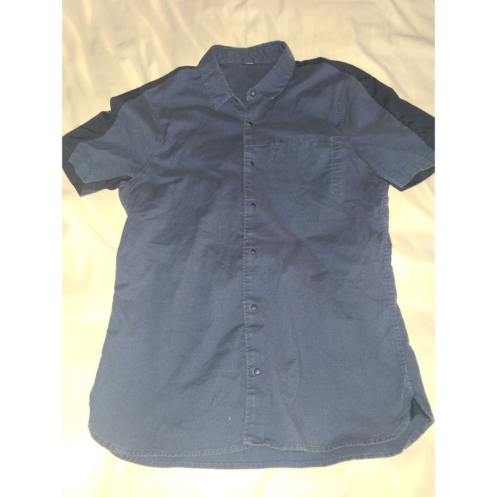 Lululemon Mens Short Sleeve Snap Button Shirt Two Tone Blue Technical Sz Small